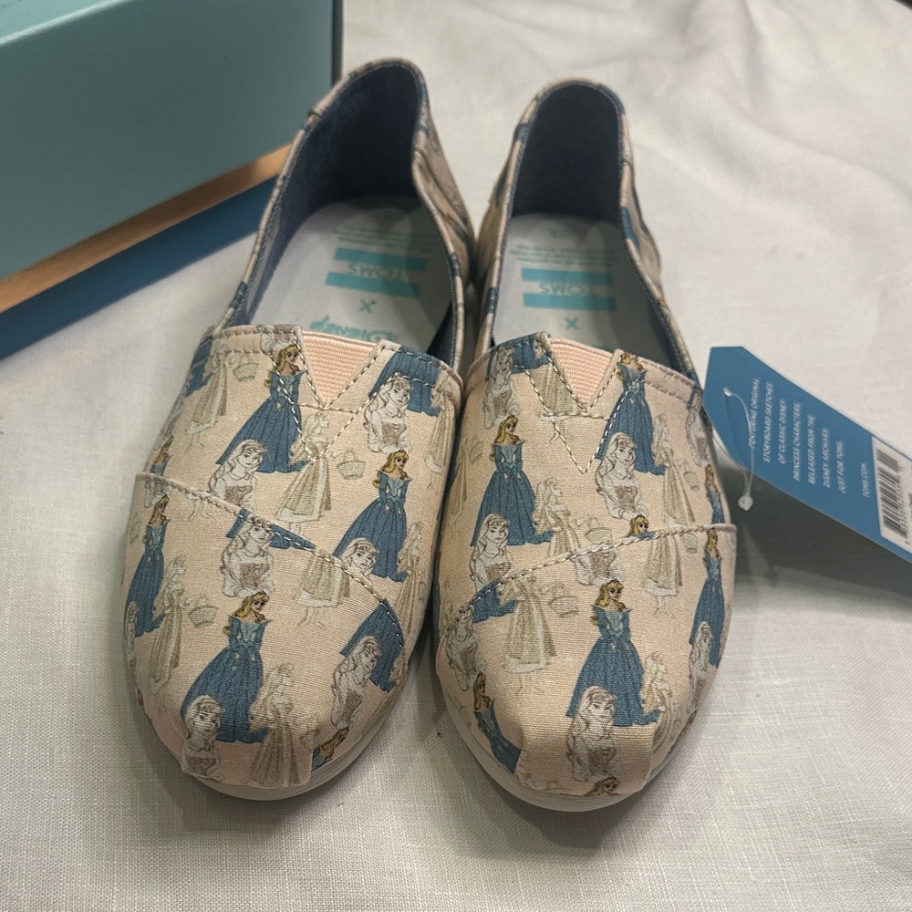 Toms Sleeping Beauty Classic shoes
